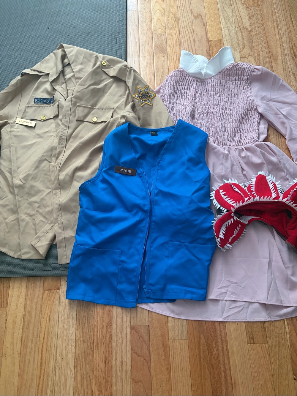 Stranger Things Costumes - Picture 6 of 11